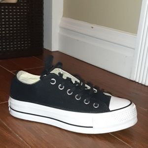 Black platform Converse, US size 7